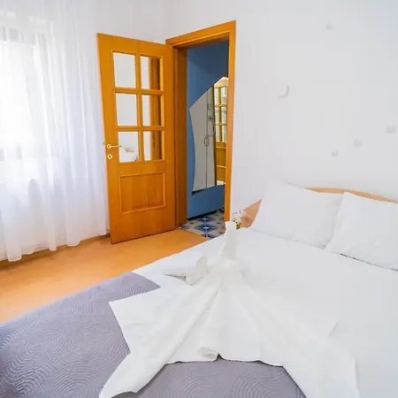 Serene 1Br Apartment With Workspace Bucharest Exterior photo